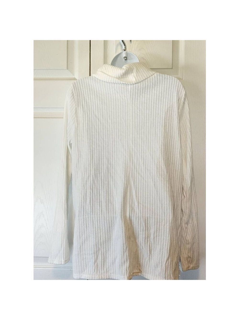 White Charlotte Russe Fuzzy Sweater - Picture 4 of 4